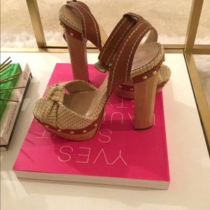 Brand New Schultz studded platform sandal Heels 👡